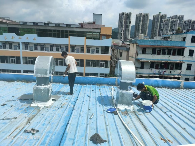 天桥钢结构屋面涂料维修方法